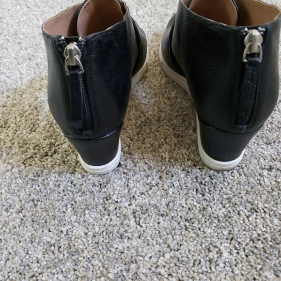 Linea Paolo Black Wedge with side cutout SZ 7M - Picture 6 of 7